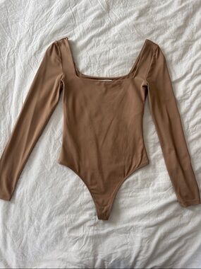 Babaton Square Neck Long Sleeve Bodysuit - Taupe